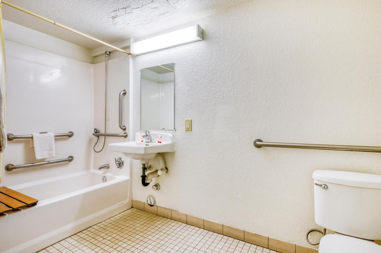 Oyo Hotel Tucson Downtown Экстерьер фото