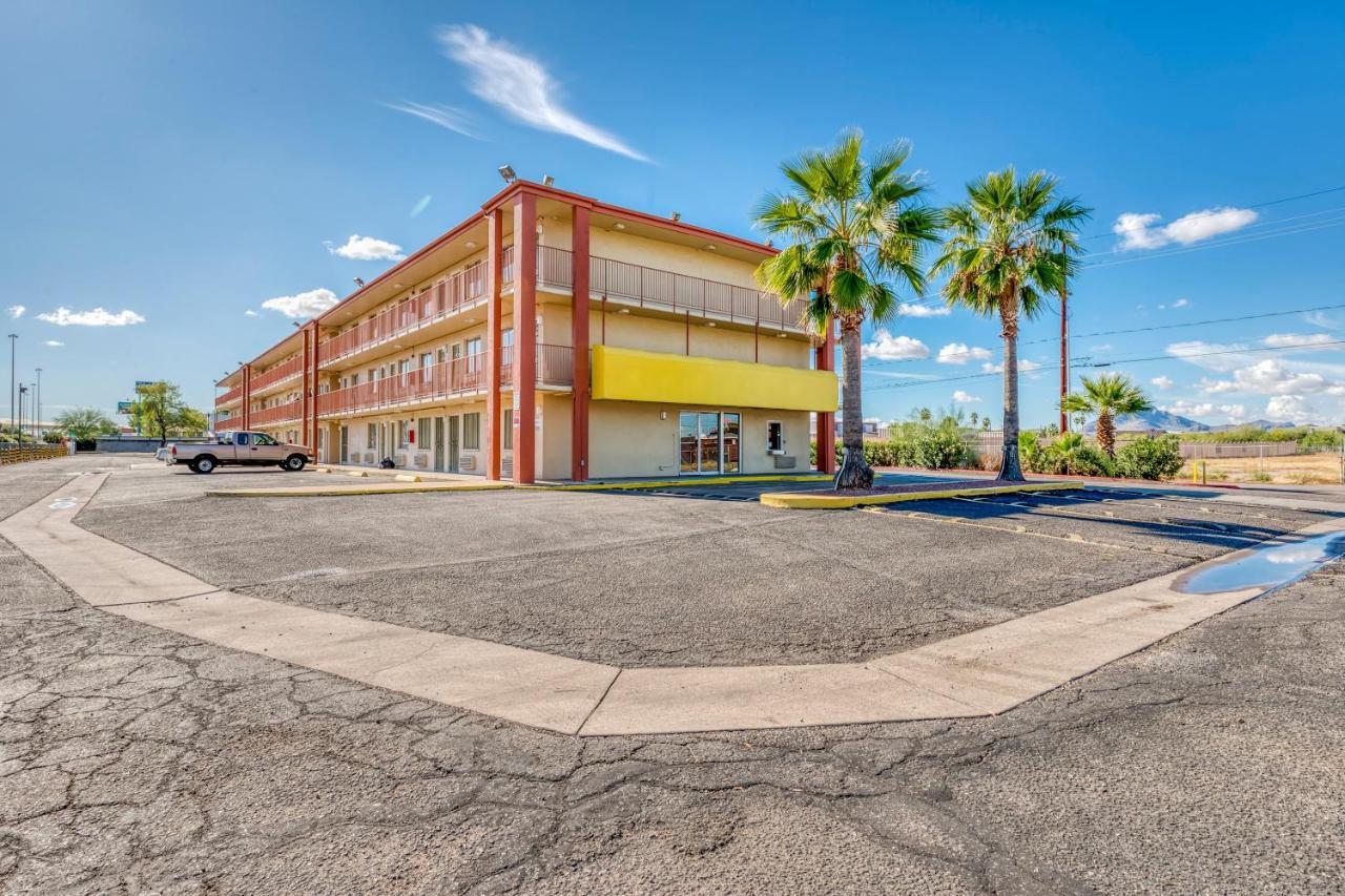 Oyo Hotel Tucson Downtown Экстерьер фото