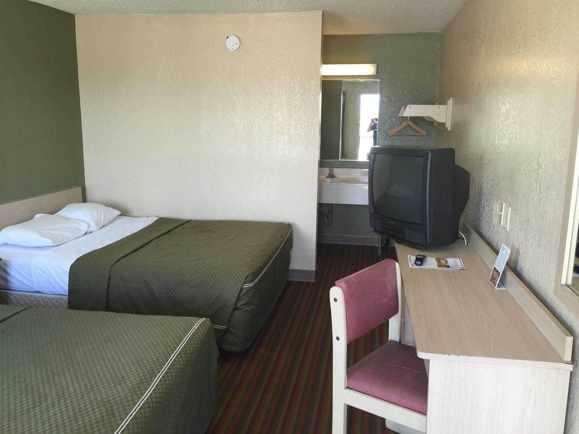 Oyo Hotel Tucson Downtown Экстерьер фото