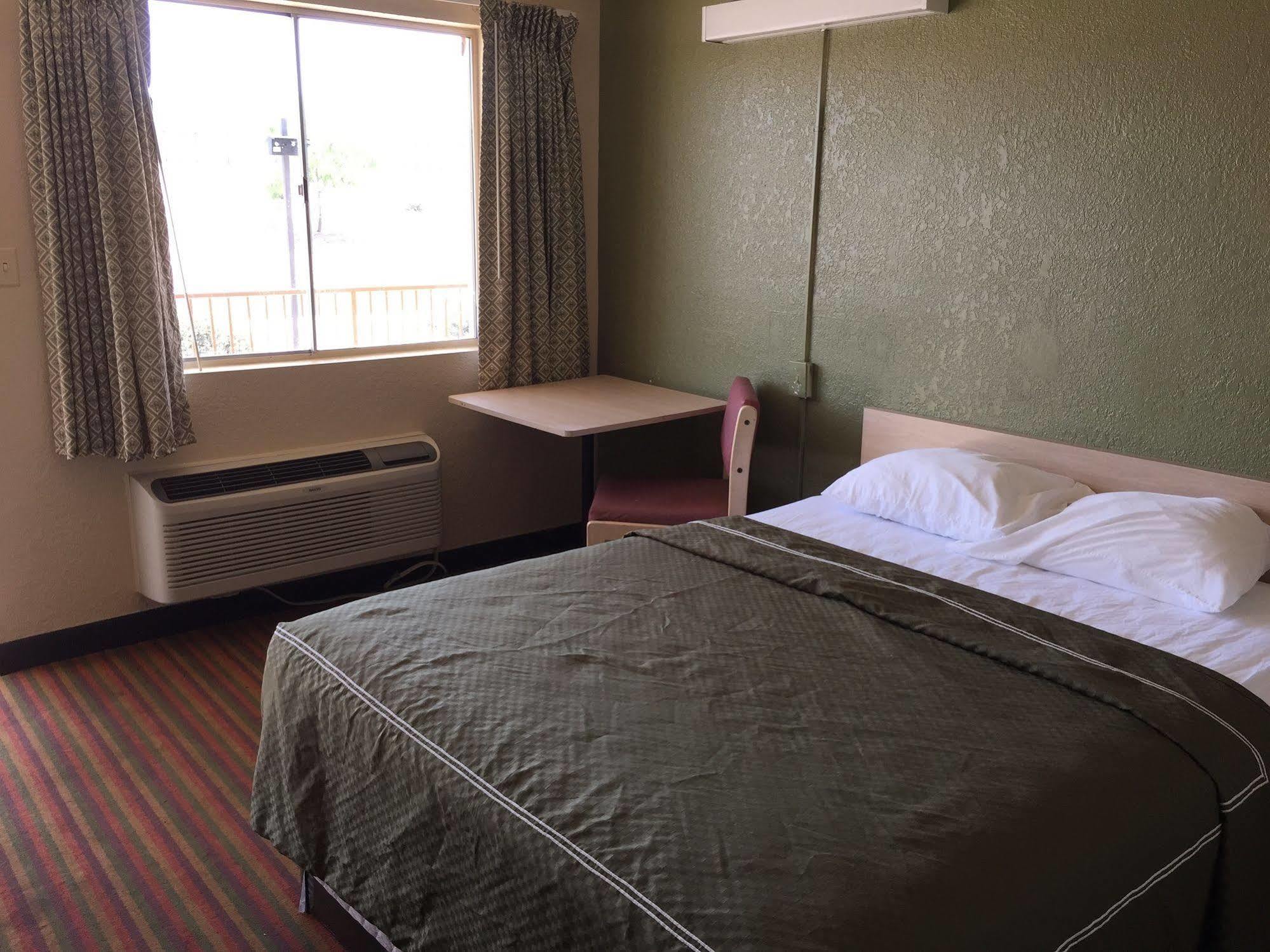 Oyo Hotel Tucson Downtown Экстерьер фото