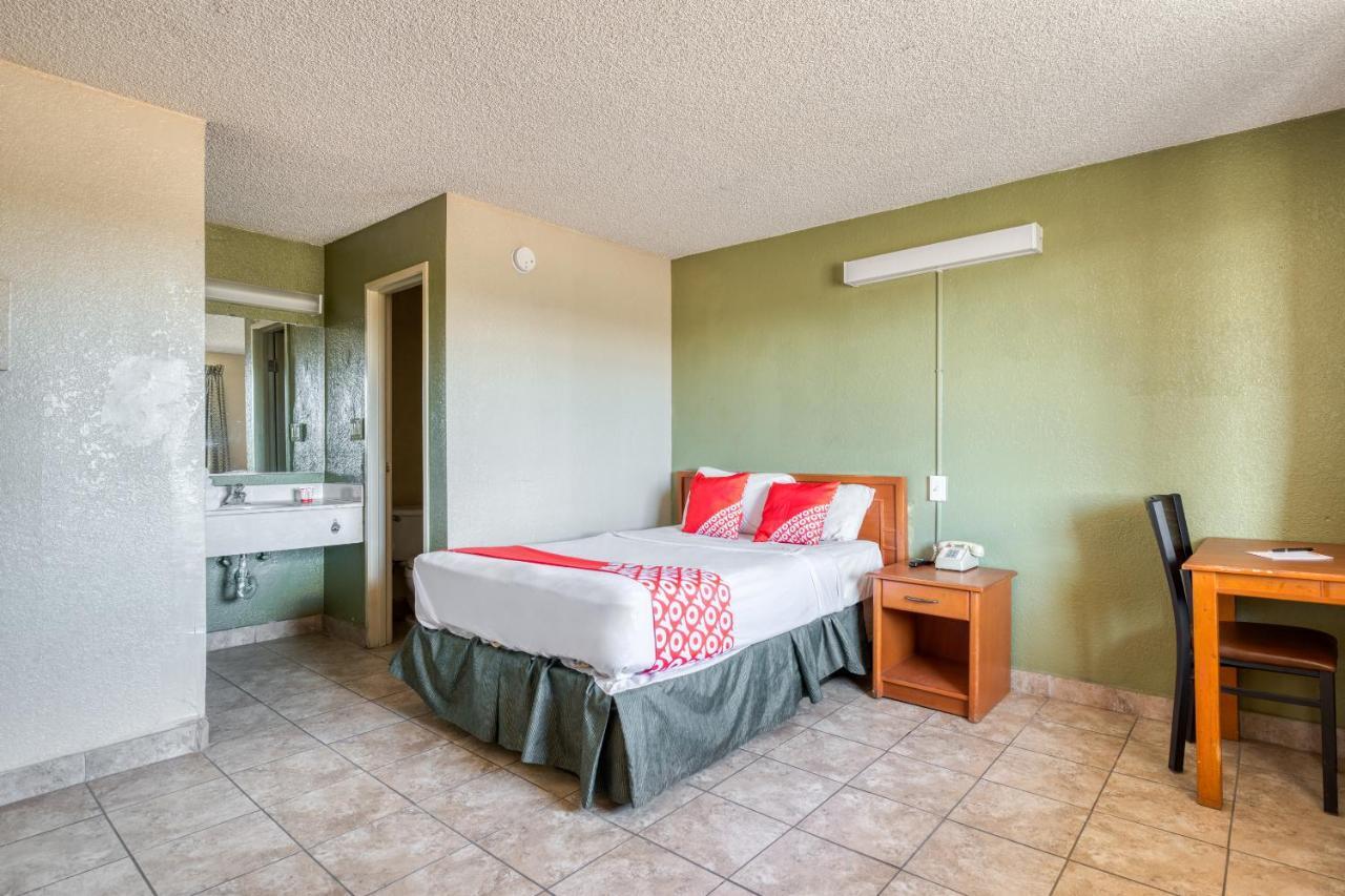 Oyo Hotel Tucson Downtown Экстерьер фото