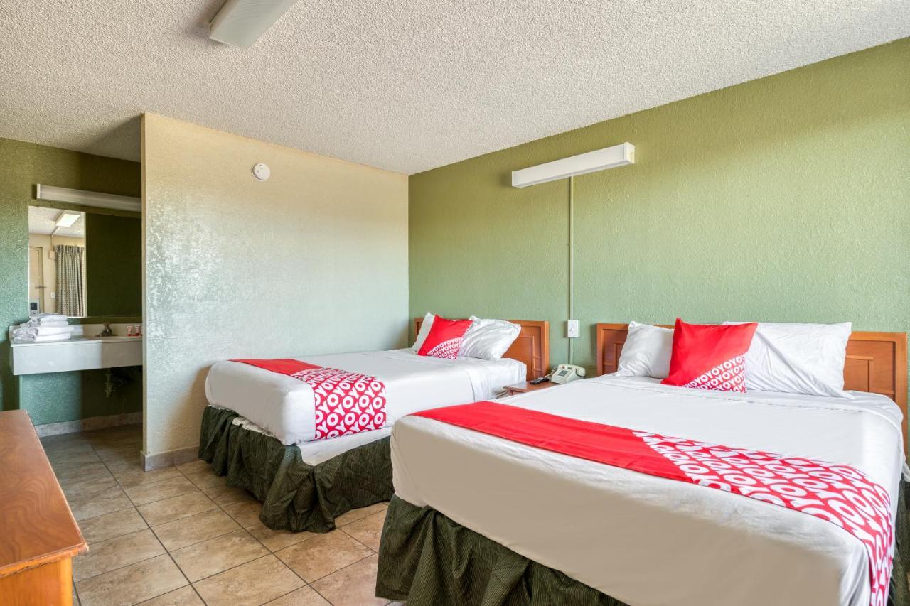 Oyo Hotel Tucson Downtown Экстерьер фото