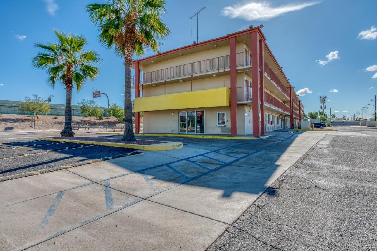 Oyo Hotel Tucson Downtown Экстерьер фото