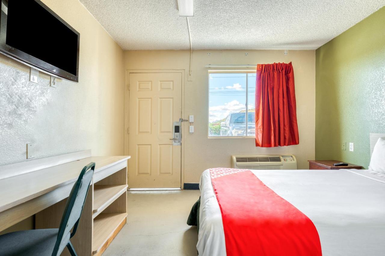 Oyo Hotel Tucson Downtown Экстерьер фото