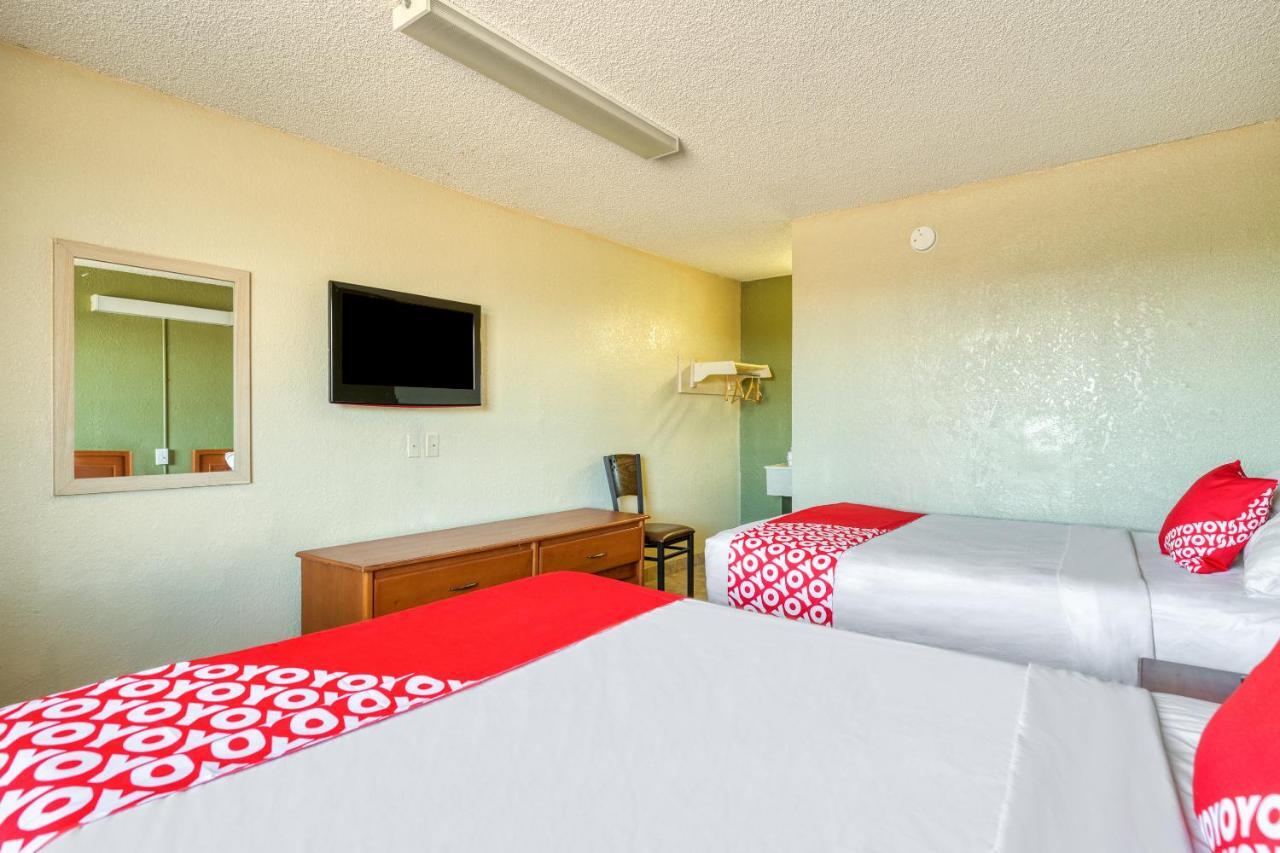 Oyo Hotel Tucson Downtown Экстерьер фото